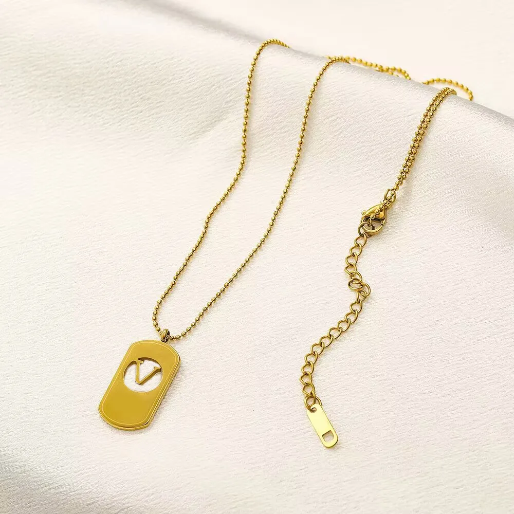 Kolye Kolyeler Mektup Kaplamalı Altın Tasarımcı Kolye Kadın Moda Zinciri Lüks Erkek Kolye Klasik Mücevher Hediyeleri Sıradan Basit Popüler ZB095