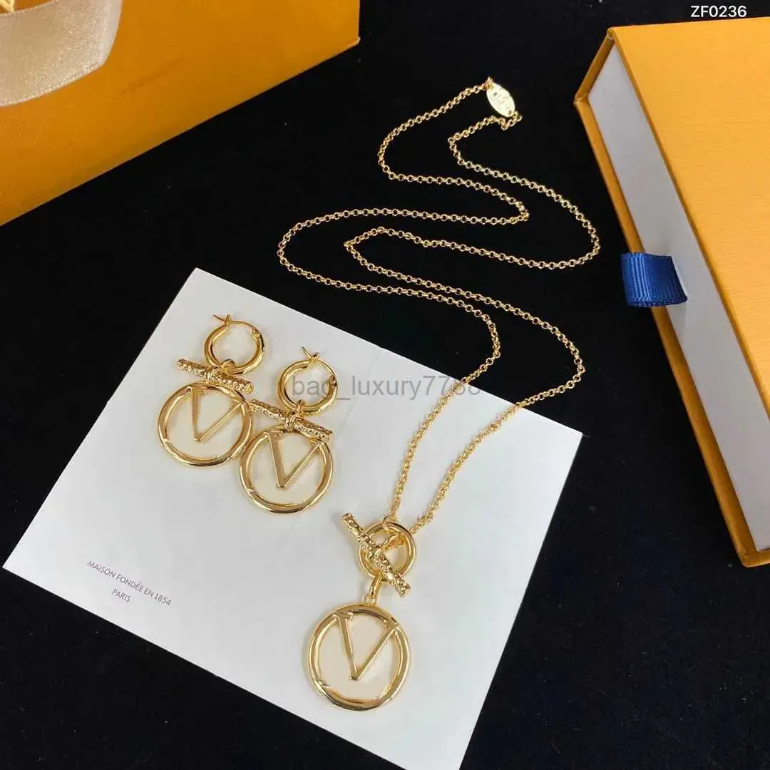 Mode Vrouwen 18K Vergulde Kettingen Ontwerpers Hanger Ketting Holle Brief Ontwerp Heren Dames Oorbellen Liefhebbers Sieraden Set