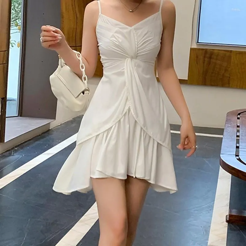 Sukienki swobodne kobiety eleganckie białe spaghetti sukienka Sutyka Summerka w szyku w dekolcie fałdy seksowne klub patry żeńska koreańska moda mini mini