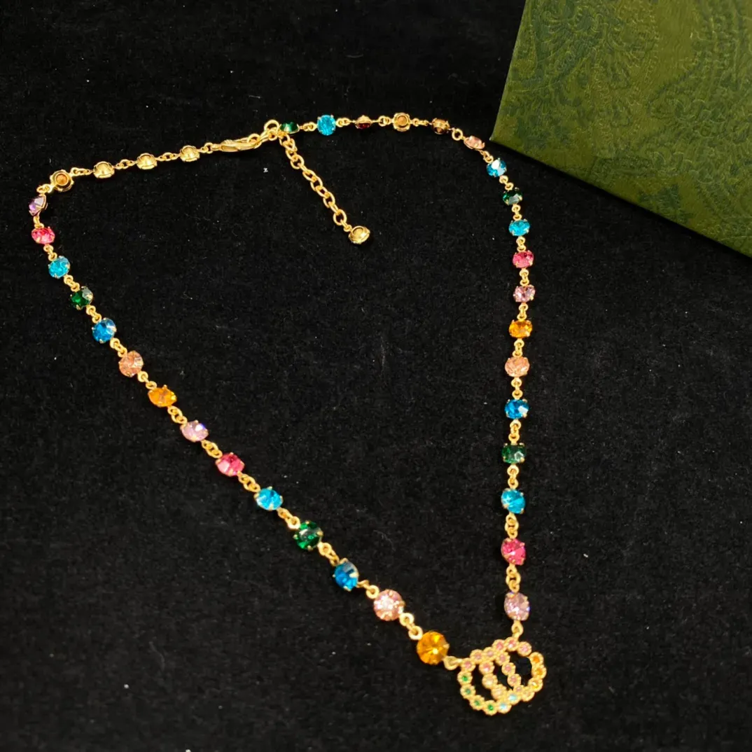 Naszyjniki wiszące kolorowy kamień designerski Naszyjnik Kobiety Najlepiej dopasowany prezent ślubny biżuteria Naszyjnik G2311092BF