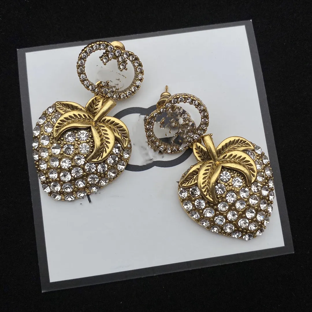 2023 Chic Double Lettre Charme Boucles D'oreilles Avec Boîte-Cadeau En Relief Timbre Goujons Eardrop Dangler Pour Les Femmes Fête Anniversaire-2 B