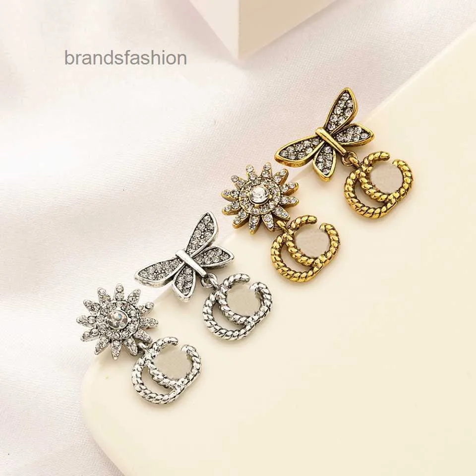 Designer Diamond Stud 2023 Nieuwe Stijl Vlinder Lente Feest Familie Geschenken Oorbellen Premium Dames Sieraden Groothandel ZG1853