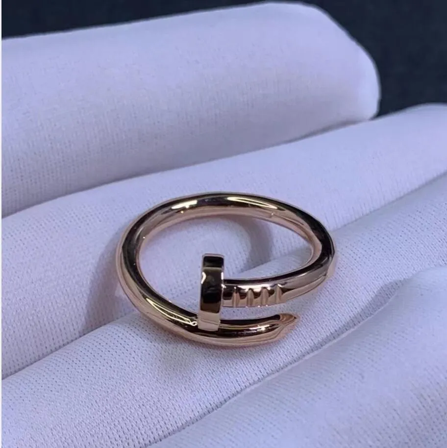 디자이너 러브 링 링 럭셔리 보석 네일 반지를위한 남성 남성 티타늄 강철 합금 금 도금 프로세스 패션 액세서리는 결코 사라지지 않습니다.