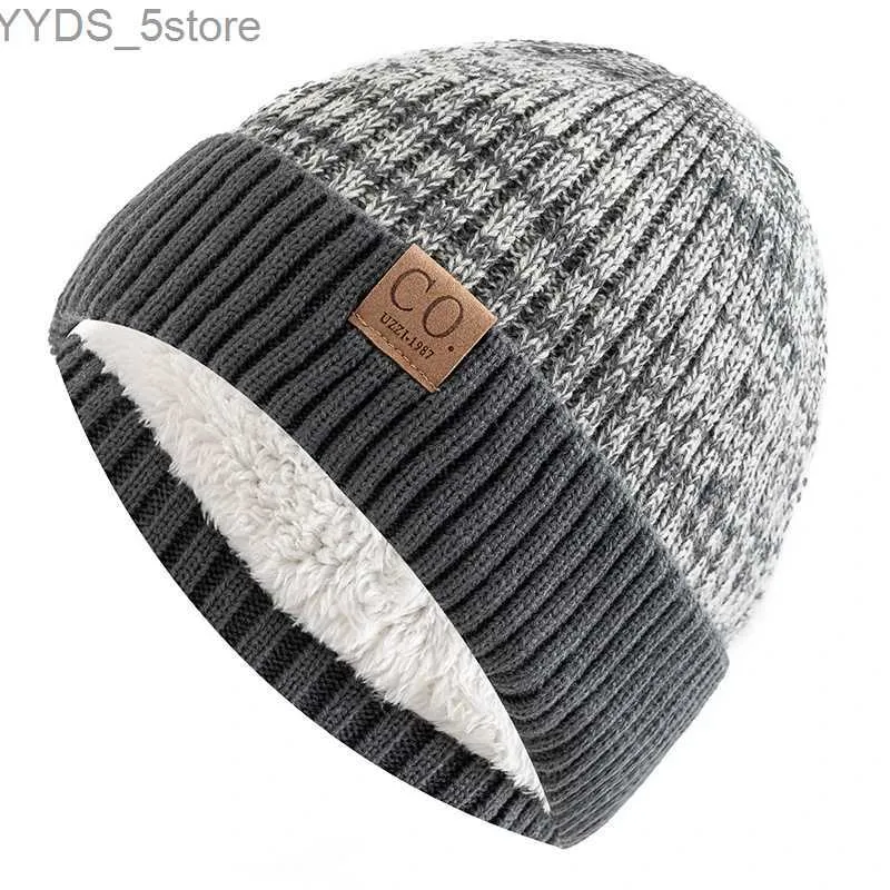 Berretti Beanie / Teschio Nuovi cappelli invernali bicolore unisex Aggiungi fodera in pelliccia per uomo e donna Moda berretto caldo berretto Casual invernale lavorato a maglia YQ231108