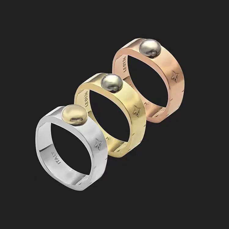 2023 Brand Classic V-vormige ronde nagelpaarring voor damesmode charme quad bloemenontwerper ring hoogwaardige 18k gouden luxe sieraden