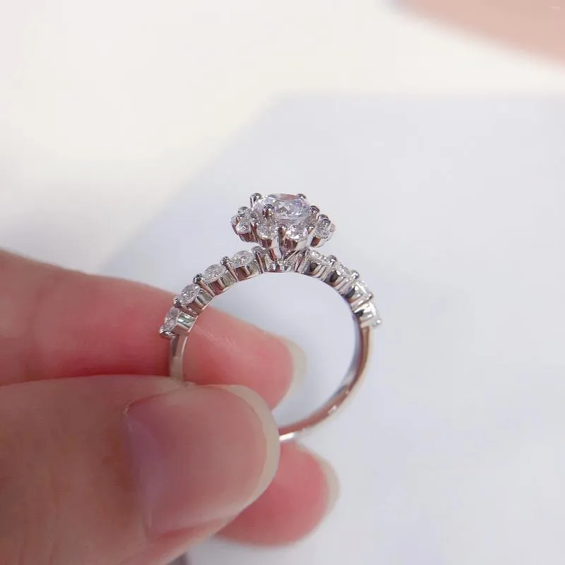 Bagues de cluster 0,6 5,5 mm Coupe ronde D VVS1 Moissanite Bague de qualité supérieure Platinum 950 Engagement PT950 Timbre 221