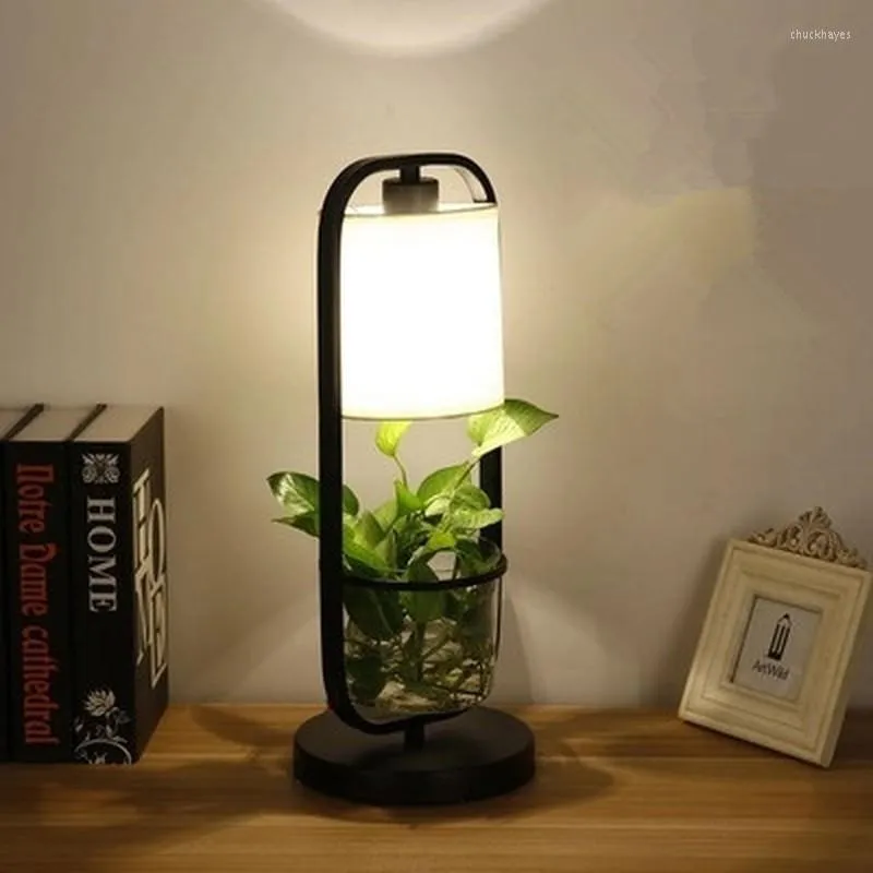 Bordslampor Creative Lamp Desk Led Bedside Reading Studaying Bedroom Lighting Black Iron Clear Glass Lampskärm för vardagsrum T45
