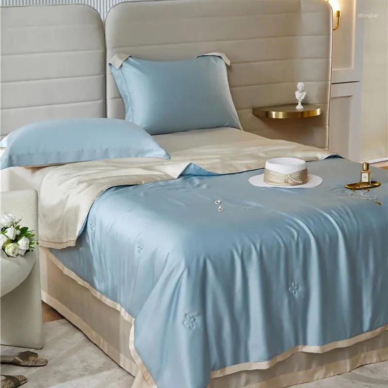 Zestawy pościeli 2024 EST Czteroczęściowy prosty bawełniany podwójny domek złoża łóżka kołdra haftowana wygodna niebieska szara