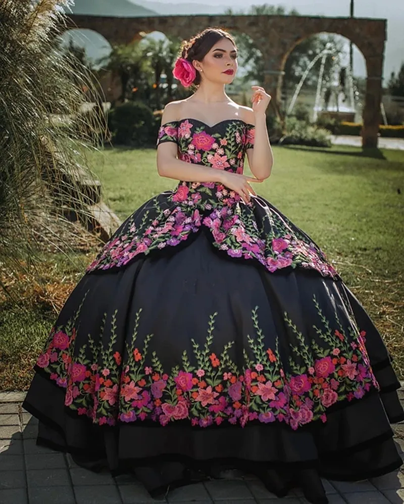 Вышивка цветочные платья Quinceanera warro мексиканские бальные платья выпускные платья с плеча возлюбленной шей