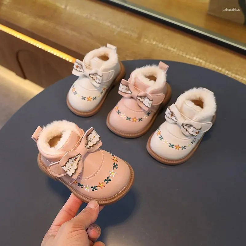 Stövlar 2023 baby vinter läder söta flickor skor plus sammet varm bomull barn prinsessan mjuk botten småbarn fotled