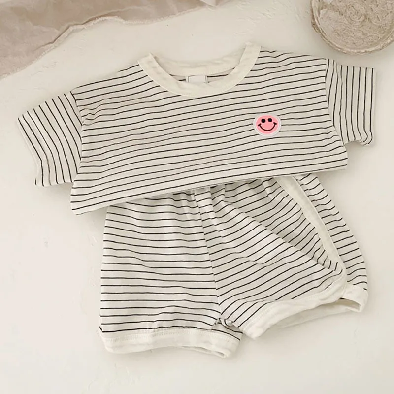 Clothing Sets Summer Boys and Girls Cute Smiling Face Short Sleeve Set Children's Stripe Pendant TopShorts Casual Sports Two Piece Set 230410