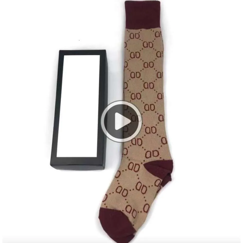 Bas Designer Hommes Femmes Chaussettes Bas de laine Haute qualité Rues seniors Chaussette confortable au genou PSGK