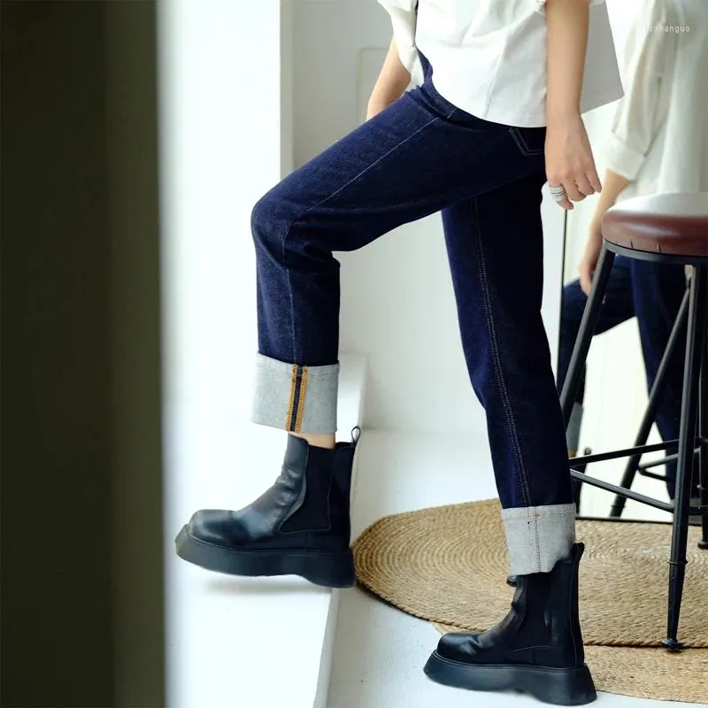Женские джинсы MICOCO N1610C Простые и удобные универсальные темно-синие женские джинсы с микрофлик-шоу для похудения с двумя прямыми трубками и манжетами