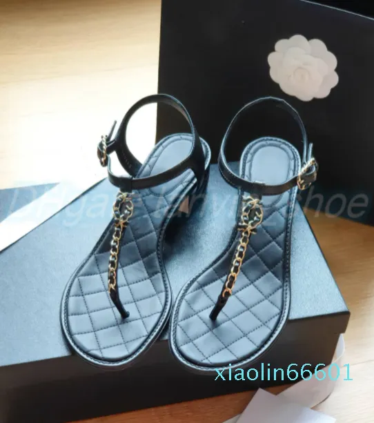 Lüks Tasarımcı Lmbskin Thong Deri Strass ile Altın Ton Tokes Terozlu Ayarlanmış Slayt Metal Taklit İnit İncili Sandal