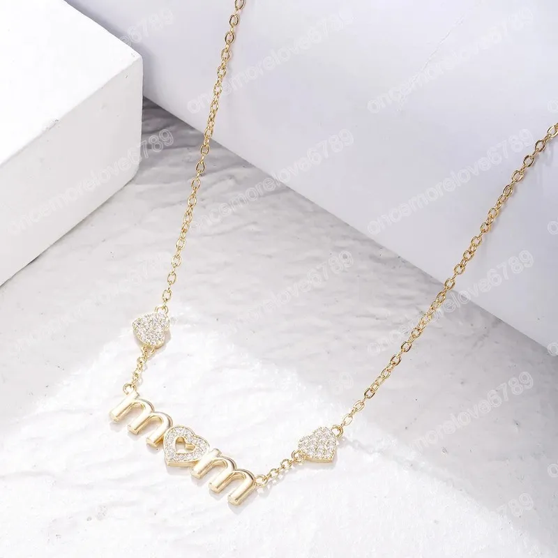 Prix de gros cuivre Zircon lettre d'amour pendentif colliers mode fête des mères anniversaire bijoux collier cadeau pour maman