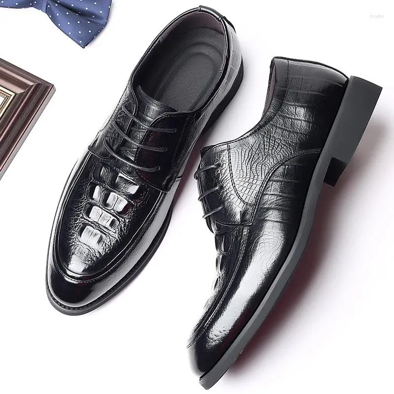 Sapatos de vestido 2023 primeira camada de couro masculino couro apontado toe derby aumento interno marca negócios