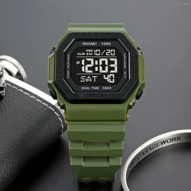 Zegarek i wojskowe odliczanie cyfrowe sporty zegarki mężczyzn Back Light Display Chrono Wristwatch 5Bar Waterproof Clock Clock ReliOJ Hombre