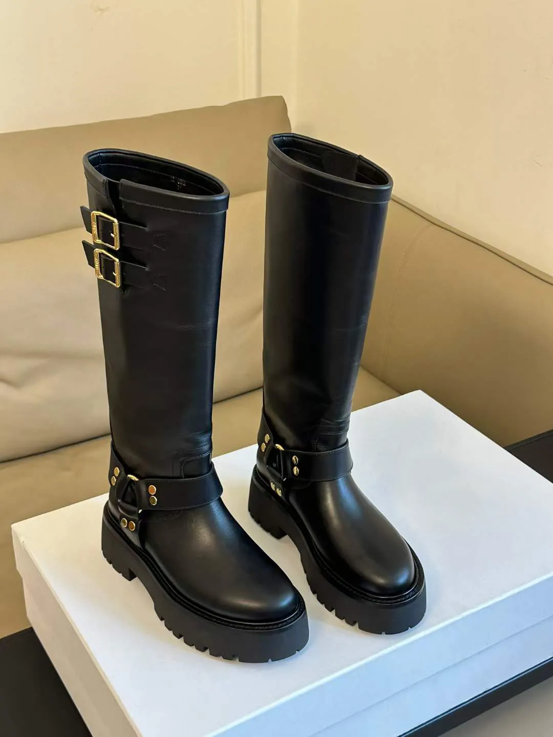 2024 Pneu Designer Botas Femininas Luxo Chelsea Martin Joelho Bota Preto Motocicleta Tornozelo Meia Anti-Slip Moda Plataforma Neve Inverno Botas Mid Salto Bootie Sapatos