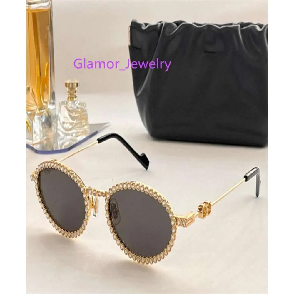 Créateur de mode Lesyeux lunettes de soleil pour femmes Avantgarde cadre ensemble diamant forme ovale lunettes de soleil en métal tendance étoile même style Ant2079564