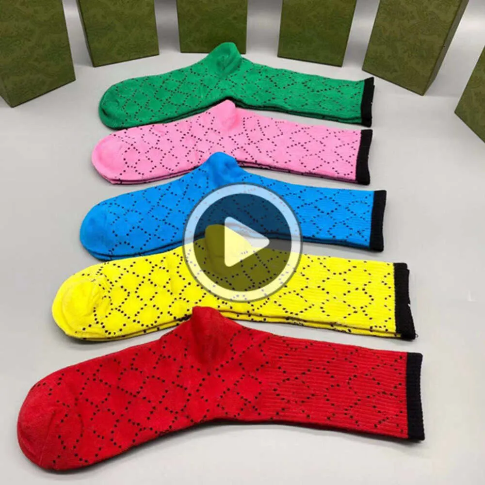 Skarpetki męskie haft bawełniany wełniany streetwear g Sock for Mens and Women Design Sport Hosiery 5 Kolor Mieszane ładowanie 5pcs jedno pudełko