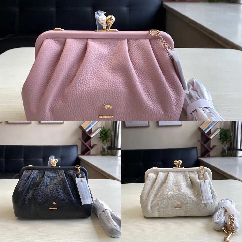 Chic Cloud Bag Coabag Leather Designer Bag Kiss Lock Buckle Shoulder Crossbody Bags Women Luxurys Handväskor Klassisk Pink Clutch Evening Purse 231110