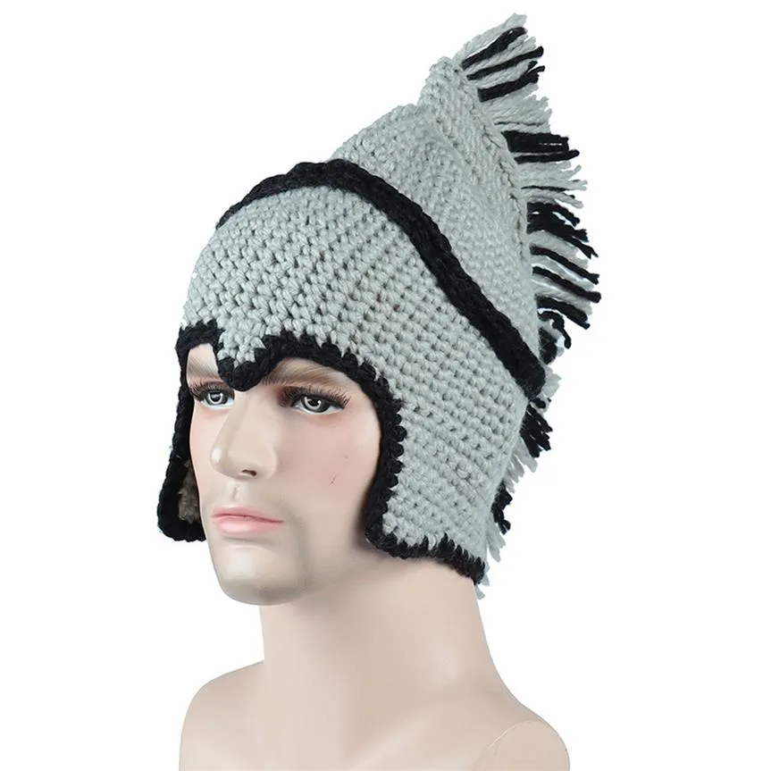 Gorros divertidos hechos a mano de invierno, borla roja fresca, casco de caballero romano, gorros con máscara, gorros de Cosplay, regalos de fiesta de mordaza para hombres y mujeresK1272d