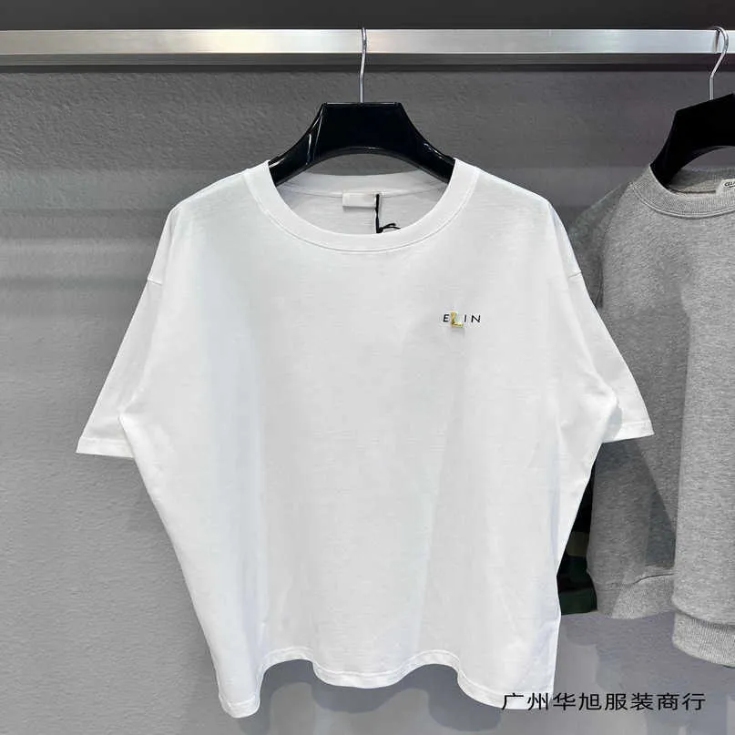 Designer New Women Tirm camiseta Camisa Versão correta da família de alta qualidade impressa com a etiqueta inglesa L Letters Metal para homens