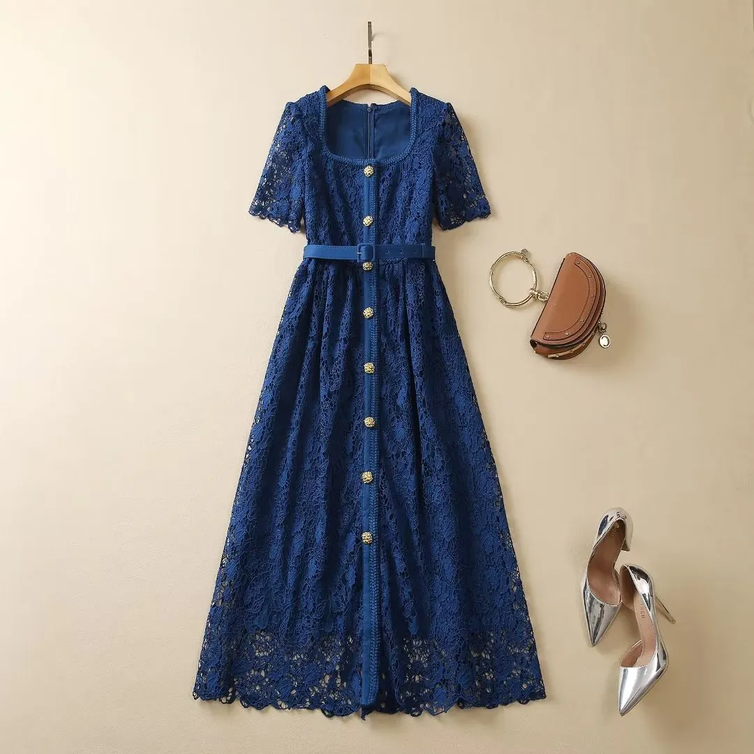 2023 Summer Blue Floral Lace Belted Dress Kort ärm Peter Pan Neck-knappar Enkelbröstade avslappnade klänningar A3A101513