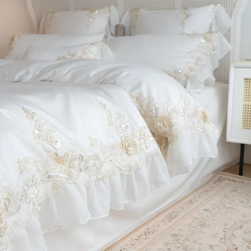 Ensembles de literie blanc dentelle broderie ensemble Style coréen princesse mariage literie couleur unie housse de couette drap de lit taies d'oreiller coton