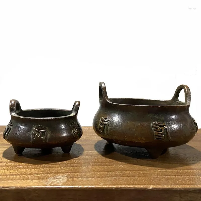 Figurine decorative in ottone vintage Bruciale incenso Burner cinese tradizionale pancia rotonda a tre gambe a gamba Ming Xuande Furnace Desta da banco