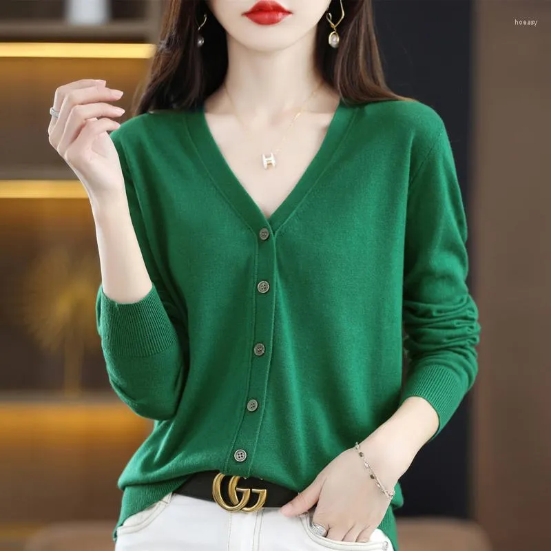 الحياكة النسائية الصوف Cardigan Women V-neck ألوان صلبة في الربيع والخريف 2023 بوكلي سترة على الطراز الرقيق الصوف المنسوج.