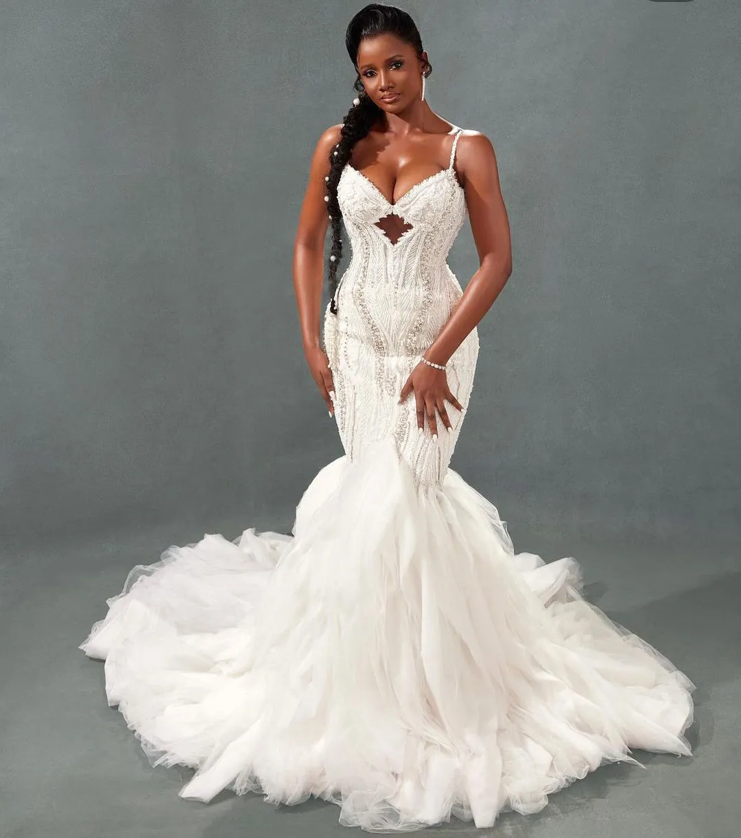 Robes De Mariee Sirene De Luxe Sans Manches Col En V Bretelles Diamants Appliques Paillettes Perles Volants Dentelle Train Etage Longueur Robes De Mariee Sur Mesure Abiti Da Sposa Du 249 57 DHgate