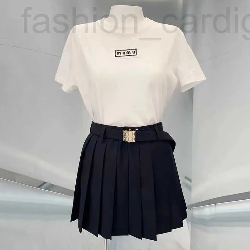 مصمم التنانير Nanyou High Edition M Half Skirt Women’s 2023 OiD Autumn Slim Slim Massected Button Short Plateed AMWF