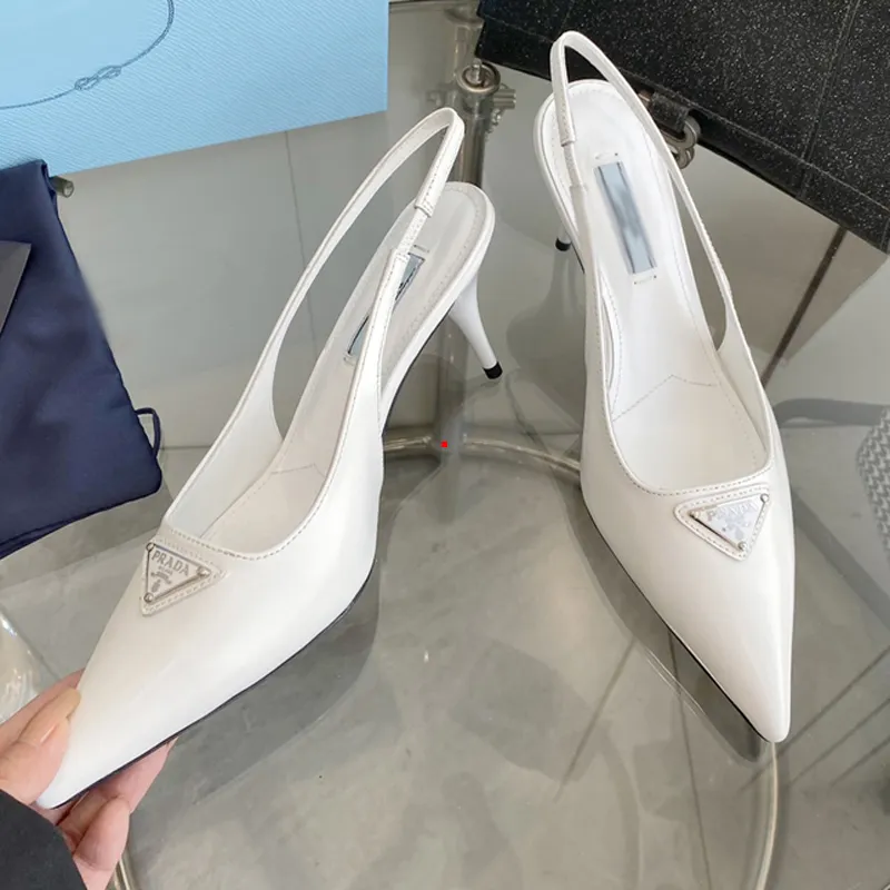 2023 Modeschoenen Hoge hakken voor dames luxe ontwerpers Dress Shoes Classic Rivets Styles vrouw Stiletto echt lederen punt teen pumps kantoorschoenen maat 35-40-215