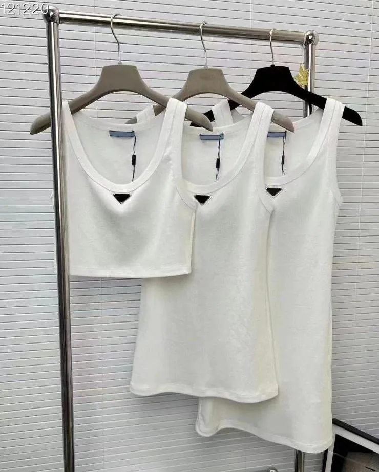Kvinnor Designerklänningar Mode Bokstäver Tryck kjolar med inverterad triangel Sommar Casual Västar Ärmlös Crop Top 3 färger Valfritt