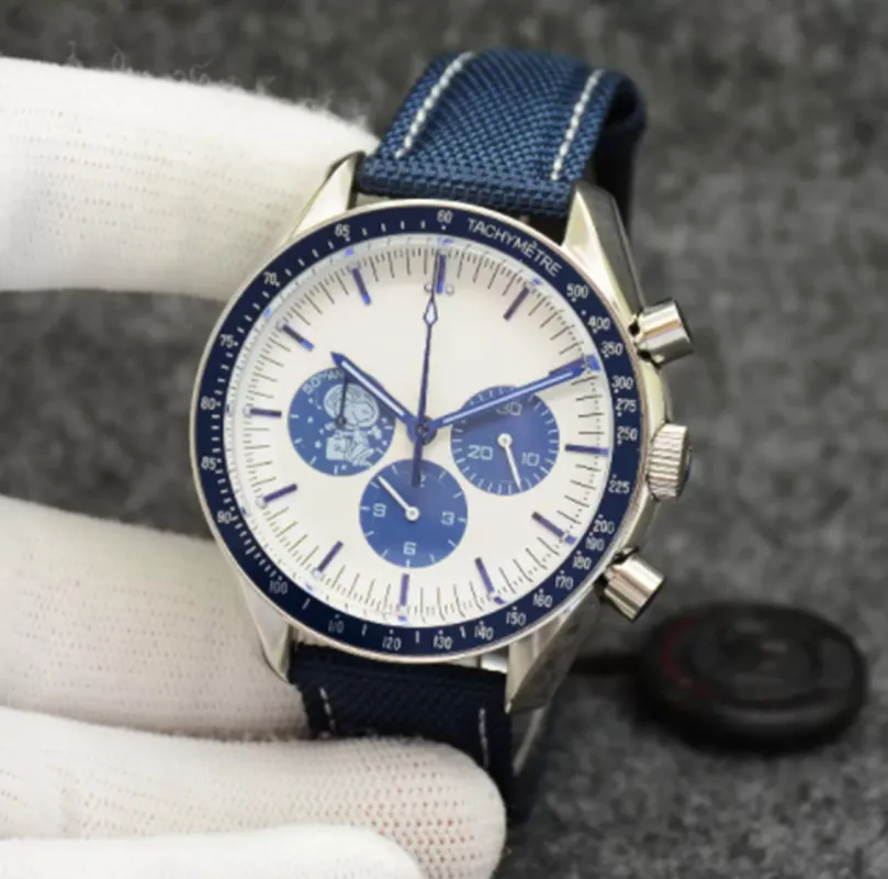 Montre de sport à quartz de luxe pour homme Eyes on the stars Limited Edition Two Tone White and Blue Dial Steel Professional Dive 1970 Designer montre-bracelet