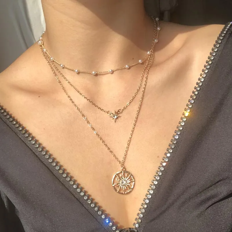 Colliers pendants Collier Bohemian Multi-Layered Sun Stars Collier pour femmes Gold Gold Pearls Clavicule Chain Choker Bijoux Tendy Party Gift