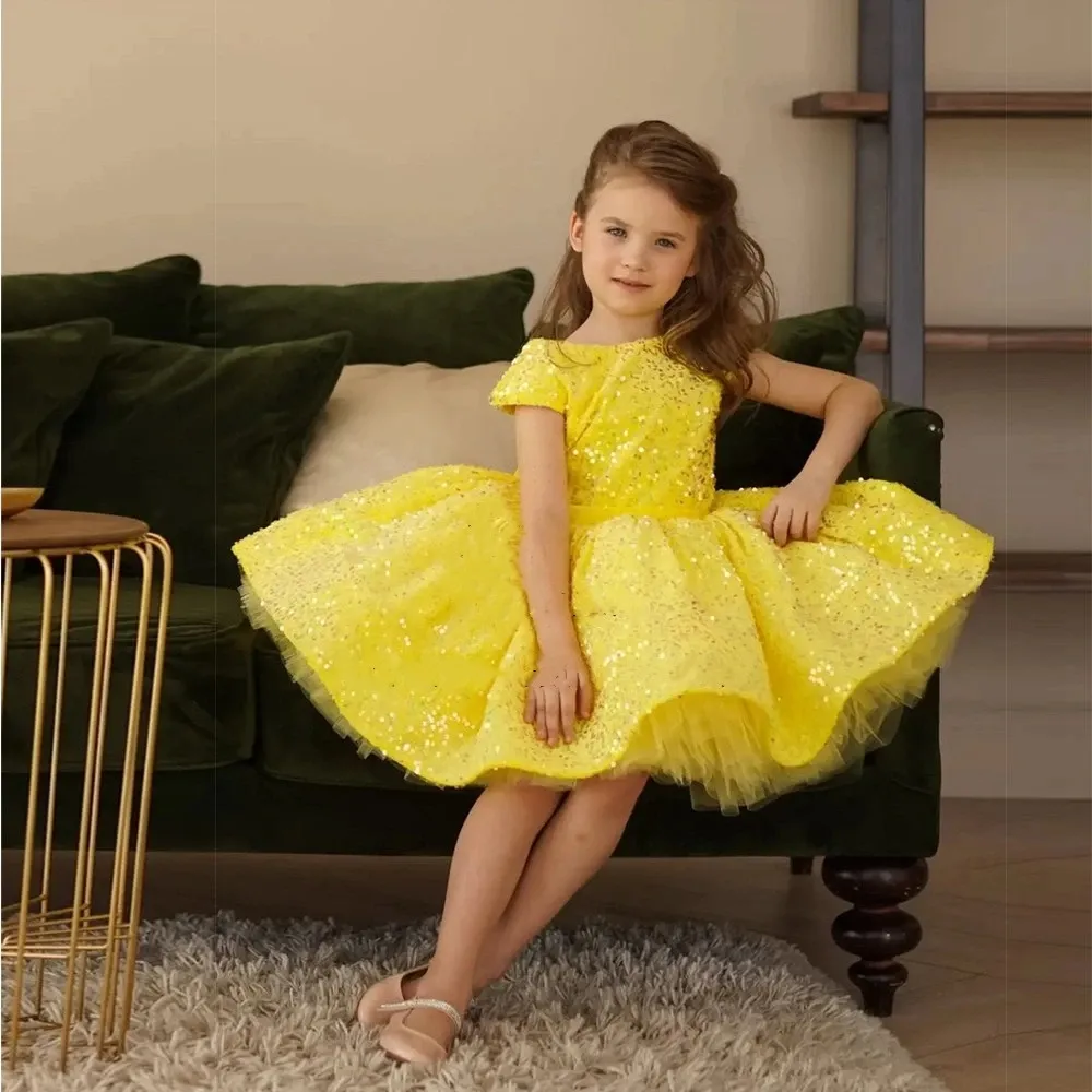 Sparkly Yellow paljett Flower Girls Dresses Mini Ball Gown Kids Birthday Pageant Prom Dress med kort ärm