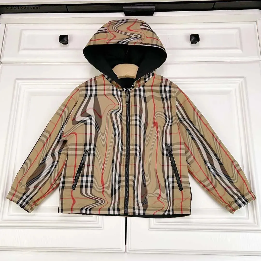 어린이 옷 디자이너 어린이 후드 재킷 고품질 양면 드레싱 아기 옷 크기 90-160 cm 카키 체크 수표 디자인 어린이 코트