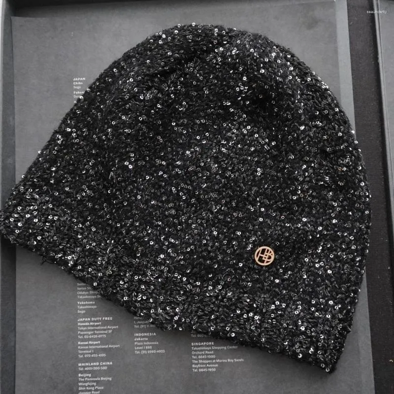 Berretti Ins Coreano Inverno Elastico Cappello Freddo Decorazione da Donna Fibbia in Oro Paillettes Intrecciato Caldo Beanie Cappelli con Paillettes Lavorato a Maglia