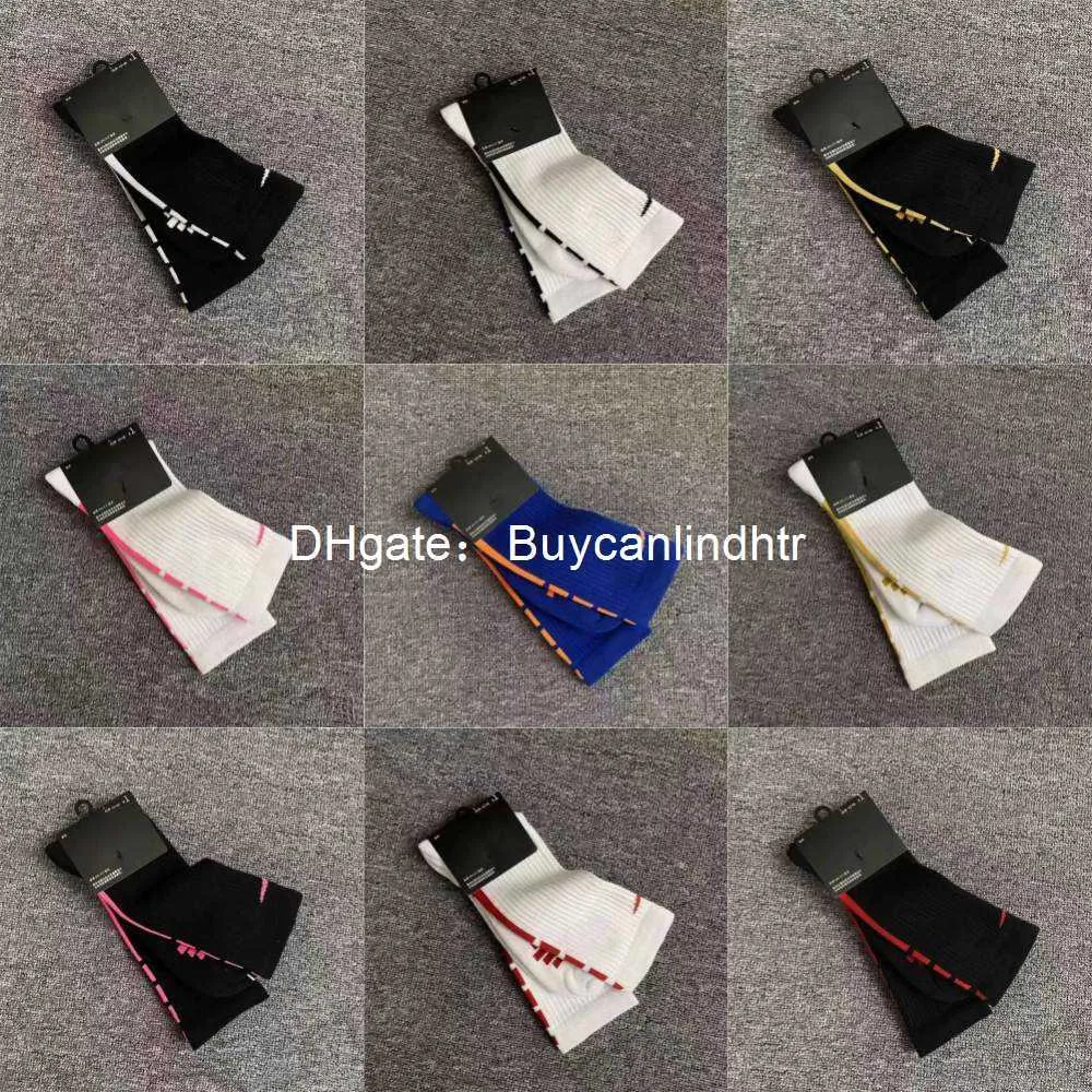 Designers de mode Hommes Femmes Chaussettes Cinq Paires De Luxe Sports D'hiver Noir Et Blanc Gris Maille Lettre Imprimé Tête De Tigre Chaussette Broderie Coton Avec Boîte DPJB