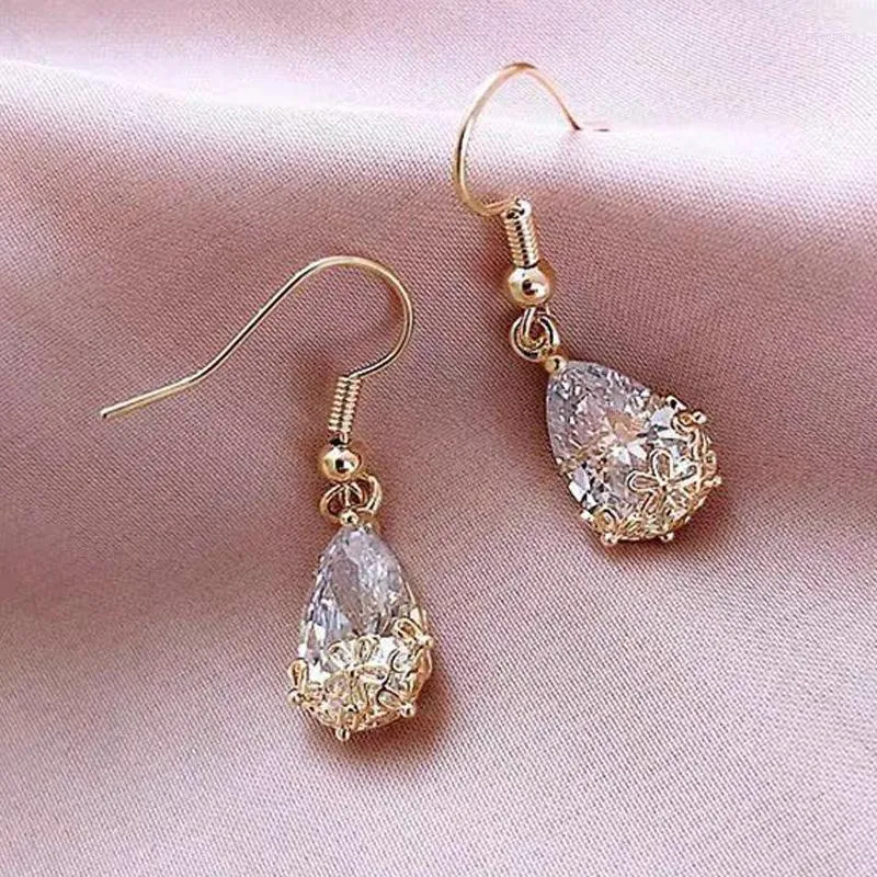 Dangle Boucles D'oreilles Lustre Corée Bijoux De Mode Premium Goutte D'eau Zircon Design Élégant En Métal Découpe Pour Les Femmes GiftDangle Kirs22