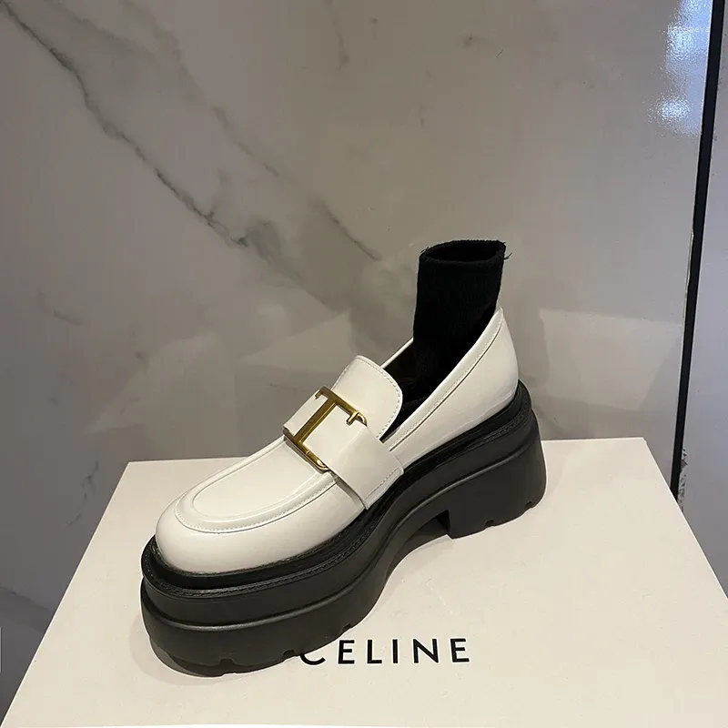 Geklede schoenen Lente- en herfststijl Franse retro lederen metalen decoratie Dames Derby platform loafers