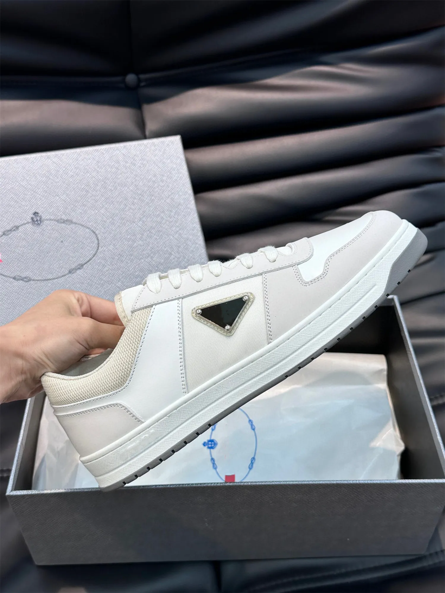 Eleganckie marki mężczyzn Downtown Sneakers Buty Miękkie trenery skórzane gumowe podeszwa na imprezie trenerzy ślubne na zewnątrz deskorolki spacery EU38-46, z pudełkiem