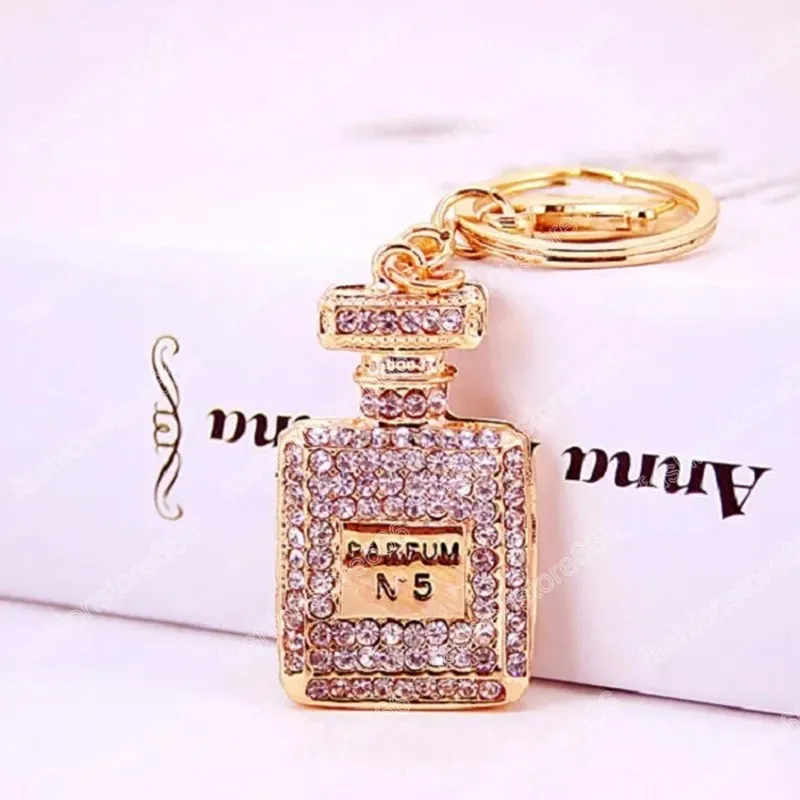 Creative Strass Bouteille De Parfum Porte-clés Femmes Sac Bijoux Accessoires Petite Amie Diamant Porte-clés Suspendu Présent