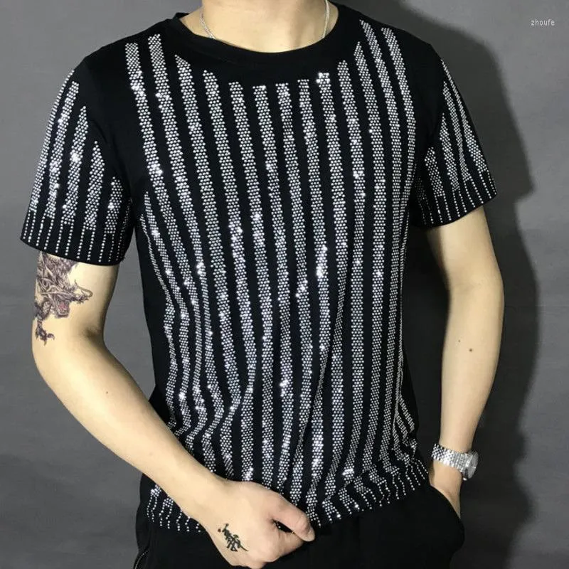 남자 T 셔츠 고품질 남성 블랙 패션 다이아몬드 라인 스톤 티셔츠 남성 짧은 슬리브 셔츠 스트리트웨어 캐주얼 O-Neck Tee Homme