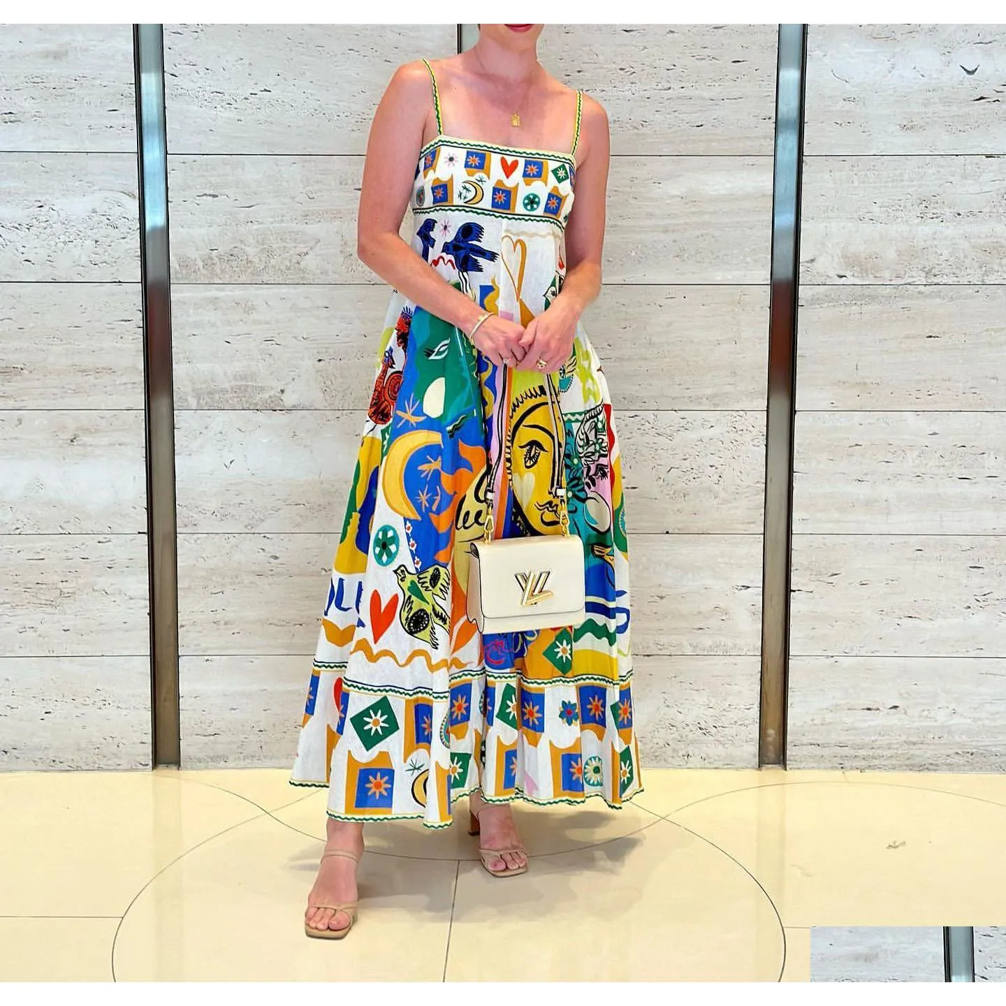 Grundläggande avslappnade klänningar 2023 Australisk designer Fancy Womens Long Dress Abstrakt mönster samlade midja ärmlös droppleverans uppenbar