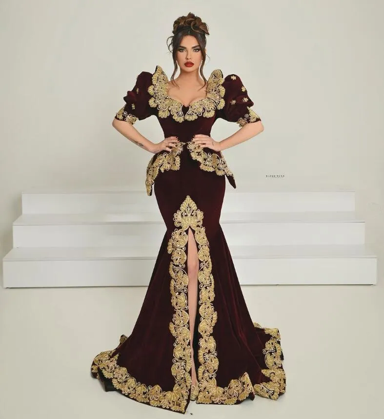 Robe de soirée sirène albanaise en velours bordeaux pour femmes, avec des appliques dorées fendues, Caftan Mashallah