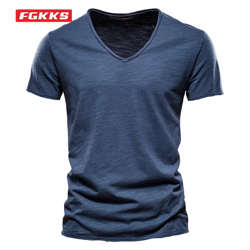 メンズTシャツfgkksファッションTシャツソリッドVneckセクシーなデザイン半袖高品質の夏230410