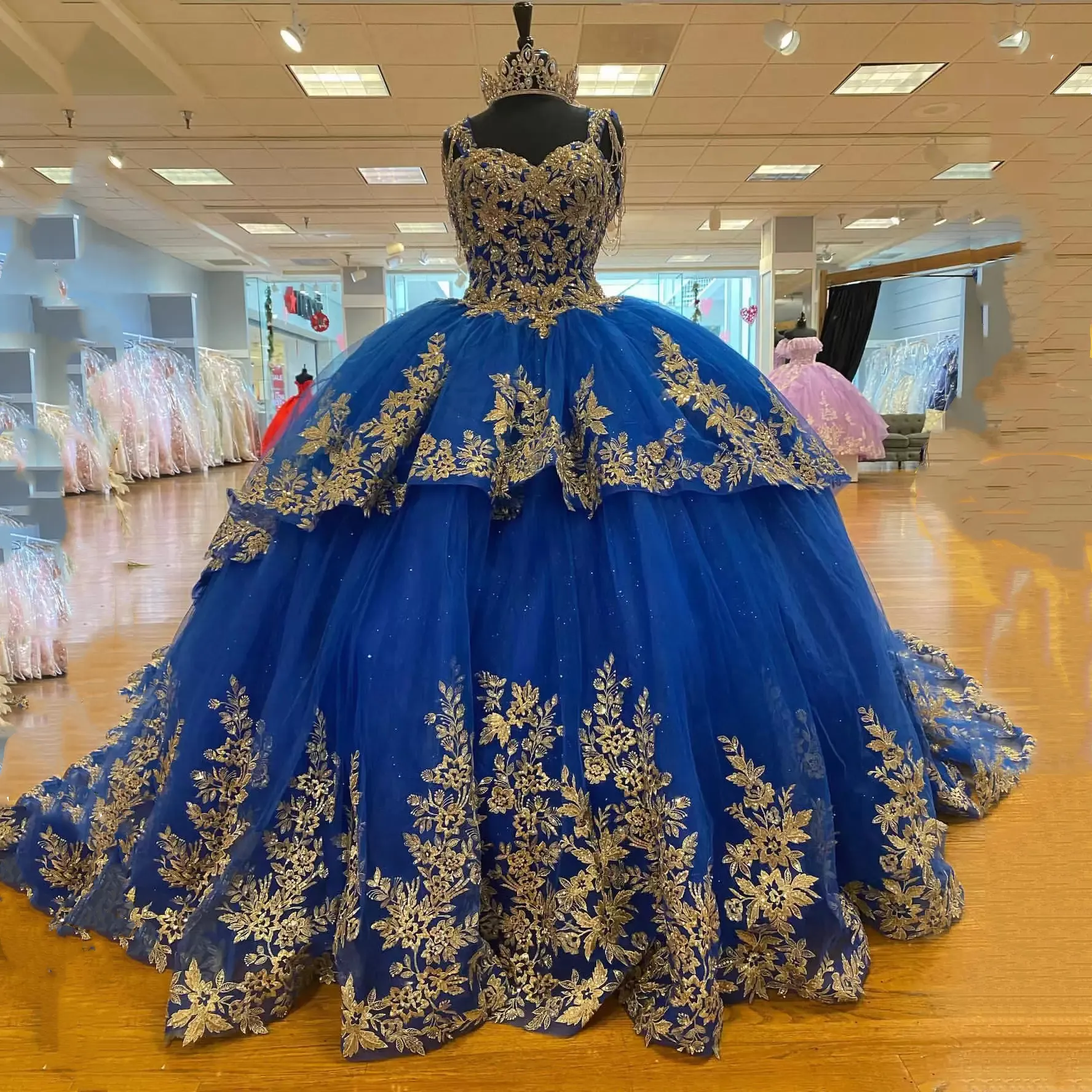 فساتين رويال زرقاء quinceanera مع أزياء الذهب الدانتيل